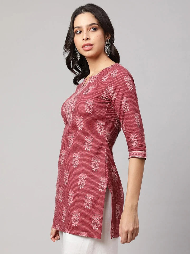 Women Mauve Straight Tunic With Three Quaretr Sleeves